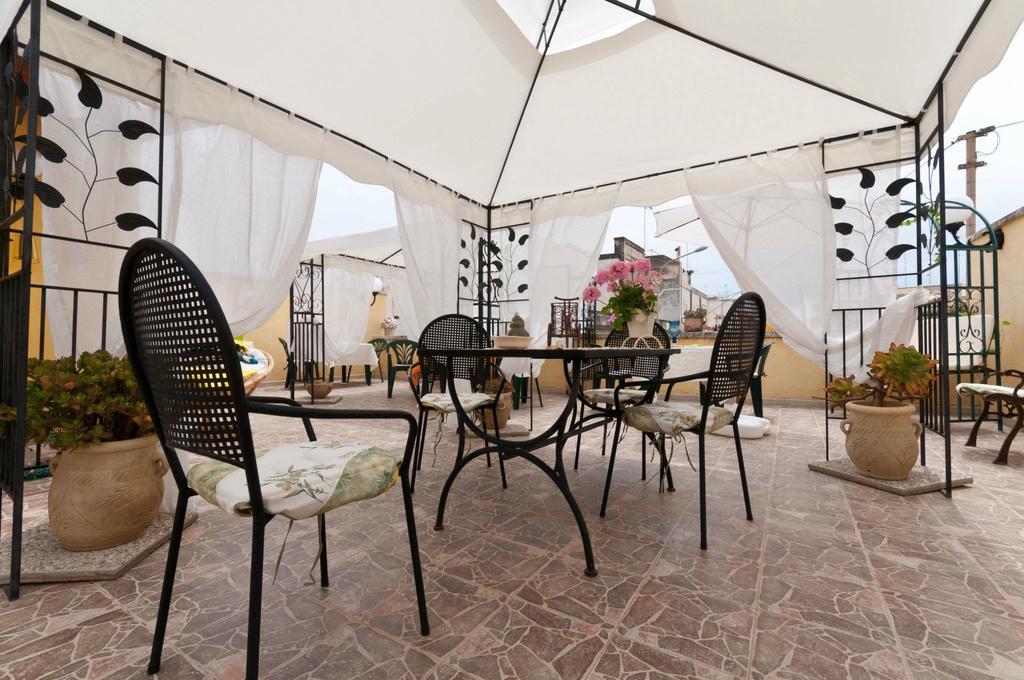 Fiori E Coccole Bed & Breakfast Noto Bagian luar foto